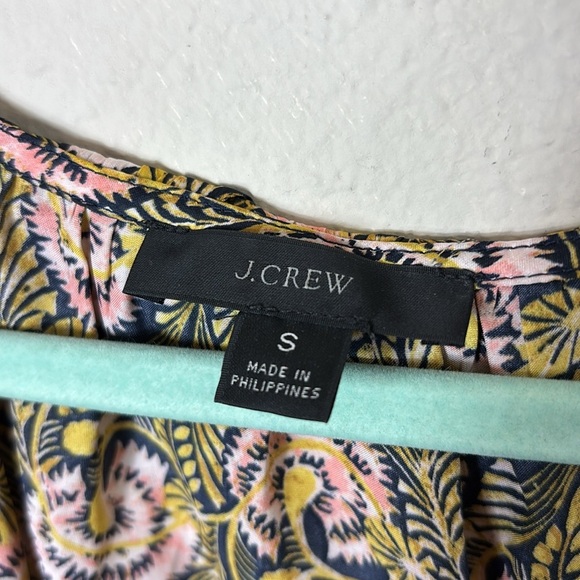 J. Crew Ruffle featherweight satin scoopneck top in dandelion swirl size small - Picture 4 of 9